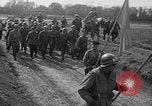 Standbild Die amerikanischen Truppen treffen Sowjets in Torgau Torgau Deutschland, 1945, aus Sekunde 18 historischem Filmmaterial Videoclip 65675045006