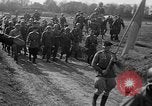 Standbild Die amerikanischen Truppen treffen Sowjets in Torgau Torgau Deutschland, 1945, aus Sekunde 19 historischem Filmmaterial Videoclip 65675045006