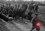 Standbild Die amerikanischen Truppen treffen Sowjets in Torgau Torgau Deutschland, 1945, aus Sekunde 20 historischem Filmmaterial Videoclip 65675045006