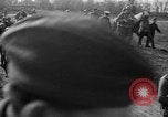 Standbild Die amerikanischen Truppen treffen Sowjets in Torgau Torgau Deutschland, 1945, aus Sekunde 21 historischem Filmmaterial Videoclip 65675045006