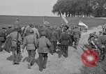 Standbild Die amerikanischen Truppen treffen Sowjets in Torgau Torgau Deutschland, 1945, aus Sekunde 38 historischem Filmmaterial Videoclip 65675045006