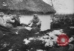 Immagine di Il tedesco rocket artiglieria e prigionieri di guerra sovietici Kirovohrad Ucraina, 1944, secondo 7 filmato di repertorio 65675045026