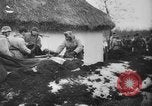 Immagine di Il tedesco rocket artiglieria e prigionieri di guerra sovietici Kirovohrad Ucraina, 1944, secondo 8 filmato di repertorio 65675045026