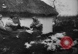 Immagine di Il tedesco rocket artiglieria e prigionieri di guerra sovietici Kirovohrad Ucraina, 1944, secondo 9 filmato di repertorio 65675045026