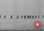 Immagine di Il tedesco rocket artiglieria e prigionieri di guerra sovietici Kirovohrad Ucraina, 1944, secondo 29 filmato di repertorio 65675045026
