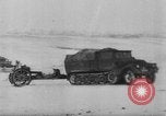 Immagine di Il tedesco rocket artiglieria e prigionieri di guerra sovietici Kirovohrad Ucraina, 1944, secondo 51 filmato di repertorio 65675045026