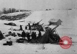 Immagine di Il tedesco rocket artiglieria e prigionieri di guerra sovietici Kirovohrad Ucraina, 1944, secondo 56 filmato di repertorio 65675045026