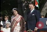Standbild indische Premierministerin Indira Gandhi Washington DC USA, 1982, aus Sekunde 27 historischem Filmmaterial Videoclip 65675045033