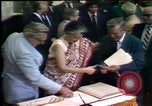 Standbild indische Premierministerin Indira Gandhi United States USA, 1982, aus Sekunde 51 historischem Filmmaterial Videoclip 65675045034
