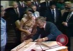 Standbild indische Premierministerin Indira Gandhi United States USA, 1982, aus Sekunde 57 historischem Filmmaterial Videoclip 65675045034