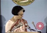 Standbild indische Premierministerin Indira Gandhi United States USA, 1982, aus Sekunde 32 historischem Filmmaterial Videoclip 65675045036