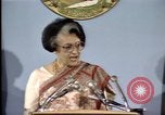 Standbild indische Premierministerin Indira Gandhi United States USA, 1982, aus Sekunde 45 historischem Filmmaterial Videoclip 65675045036