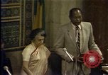 Standbild indische Premierministerin Indira Gandhi Los Angeles California USA, 1982, aus Sekunde 43 historischem Filmmaterial Videoclip 65675045042