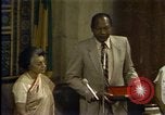 Standbild indische Premierministerin Indira Gandhi Los Angeles California USA, 1982, aus Sekunde 46 historischem Filmmaterial Videoclip 65675045042