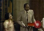 Standbild indische Premierministerin Indira Gandhi Los Angeles California USA, 1982, aus Sekunde 47 historischem Filmmaterial Videoclip 65675045042