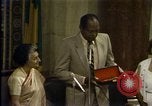 Standbild indische Premierministerin Indira Gandhi Los Angeles California USA, 1982, aus Sekunde 49 historischem Filmmaterial Videoclip 65675045042