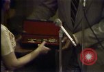 Standbild indische Premierministerin Indira Gandhi Los Angeles California USA, 1982, aus Sekunde 53 historischem Filmmaterial Videoclip 65675045042