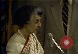 Standbild indische Premierministerin Indira Gandhi Los Angeles California USA, 1982, aus Sekunde 62 historischem Filmmaterial Videoclip 65675045042