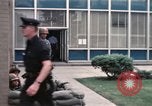 Standbild Detroit Ausschreitungen Michigan United States USA, 1967, aus Sekunde 37 historischem Filmmaterial Videoclip 65675045063