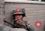 Standbild Detroit Ausschreitungen Michigan United States USA, 1967, aus Sekunde 41 historischem Filmmaterial Videoclip 65675045063