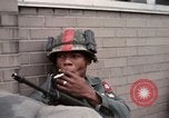 Standbild Detroit Ausschreitungen Michigan United States USA, 1967, aus Sekunde 42 historischem Filmmaterial Videoclip 65675045063