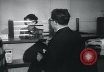 Immagine di Americani africani nel settore bancario e il settore assicurativo United States USA, 1950, secondo 14 filmato di repertorio 65675045068