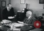 Immagine di Americani africani nel settore bancario e il settore assicurativo United States USA, 1950, secondo 50 filmato di repertorio 65675045068