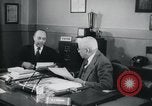 Immagine di Americani africani nel settore bancario e il settore assicurativo United States USA, 1950, secondo 51 filmato di repertorio 65675045068