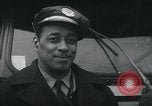 Immagine di Americani africani in trasporto United States USA, 1955, secondo 10 filmato di repertorio 65675045070
