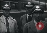 Immagine di Americani africani in trasporto United States USA, 1955, secondo 14 filmato di repertorio 65675045070