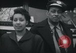 Immagine di Americani africani in trasporto United States USA, 1955, secondo 20 filmato di repertorio 65675045070