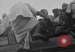 Image les émeutes religieuses Pakistan, 1963, de la seconde 36 séquences d'archives historiques vidéo 65675045079