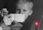 Image des prisonniers de guerre allemands Allemagne, 1953, de la seconde 23 séquences d'archives historiques vidéo 65675045085