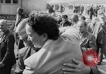 Image des prisonniers de guerre allemands Allemagne, 1953, de la seconde 32 séquences d'archives historiques vidéo 65675045085