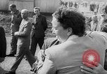 Image des prisonniers de guerre allemands Allemagne, 1953, de la seconde 33 séquences d'archives historiques vidéo 65675045085
