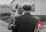 Image des prisonniers de guerre allemands Allemagne, 1953, de la seconde 39 séquences d'archives historiques vidéo 65675045085