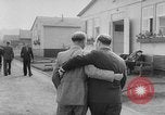 Image des prisonniers de guerre allemands Allemagne, 1953, de la seconde 44 séquences d'archives historiques vidéo 65675045085