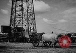 Standbild Ölfeld Frankreich, 1950, aus Sekunde 24 historischem Filmmaterial Videoclip 65675045096