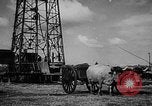 Standbild Ölfeld Frankreich, 1950, aus Sekunde 25 historischem Filmmaterial Videoclip 65675045096