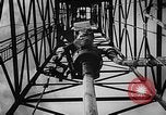 Standbild Ölfeld Frankreich, 1950, aus Sekunde 28 historischem Filmmaterial Videoclip 65675045096