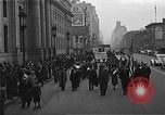 Standbild Works Progress Administration Erweiterung Parade New York City USA, 1937, aus Sekunde 46 historischem Filmmaterial Videoclip 65675045120