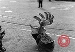 Standbild Mummers Parade Philadelphia Pennsylvania USA, 1937, aus Sekunde 5 historischem Filmmaterial Videoclip 65675045121