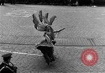 Standbild Mummers Parade Philadelphia Pennsylvania USA, 1937, aus Sekunde 8 historischem Filmmaterial Videoclip 65675045121