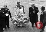 Standbild Mummers Parade Philadelphia Pennsylvania USA, 1937, aus Sekunde 52 historischem Filmmaterial Videoclip 65675045121