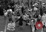 Standbild Mummers Parade United States USA, 1937, aus Sekunde 17 historischem Filmmaterial Videoclip 65675045122
