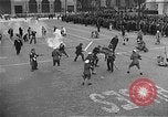 Standbild Mummers Parade United States USA, 1937, aus Sekunde 59 historischem Filmmaterial Videoclip 65675045122