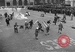 Standbild Mummers Parade United States USA, 1937, aus Sekunde 60 historischem Filmmaterial Videoclip 65675045122