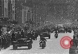 Standbild Wagenkolonne New York City United States USA, 1951, aus Sekunde 27 historischem Filmmaterial Videoclip 65675045123