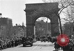 Standbild Wagenkolonne New York United States USA, 1951, aus Sekunde 10 historischem Filmmaterial Videoclip 65675045124