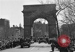Standbild Wagenkolonne New York United States USA, 1951, aus Sekunde 11 historischem Filmmaterial Videoclip 65675045124